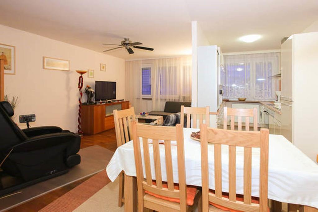 Apartment Mariahilf - 4Rooms4You Wien Rum bild